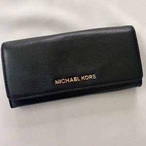 Michael kors jet set large carryall leather wallet